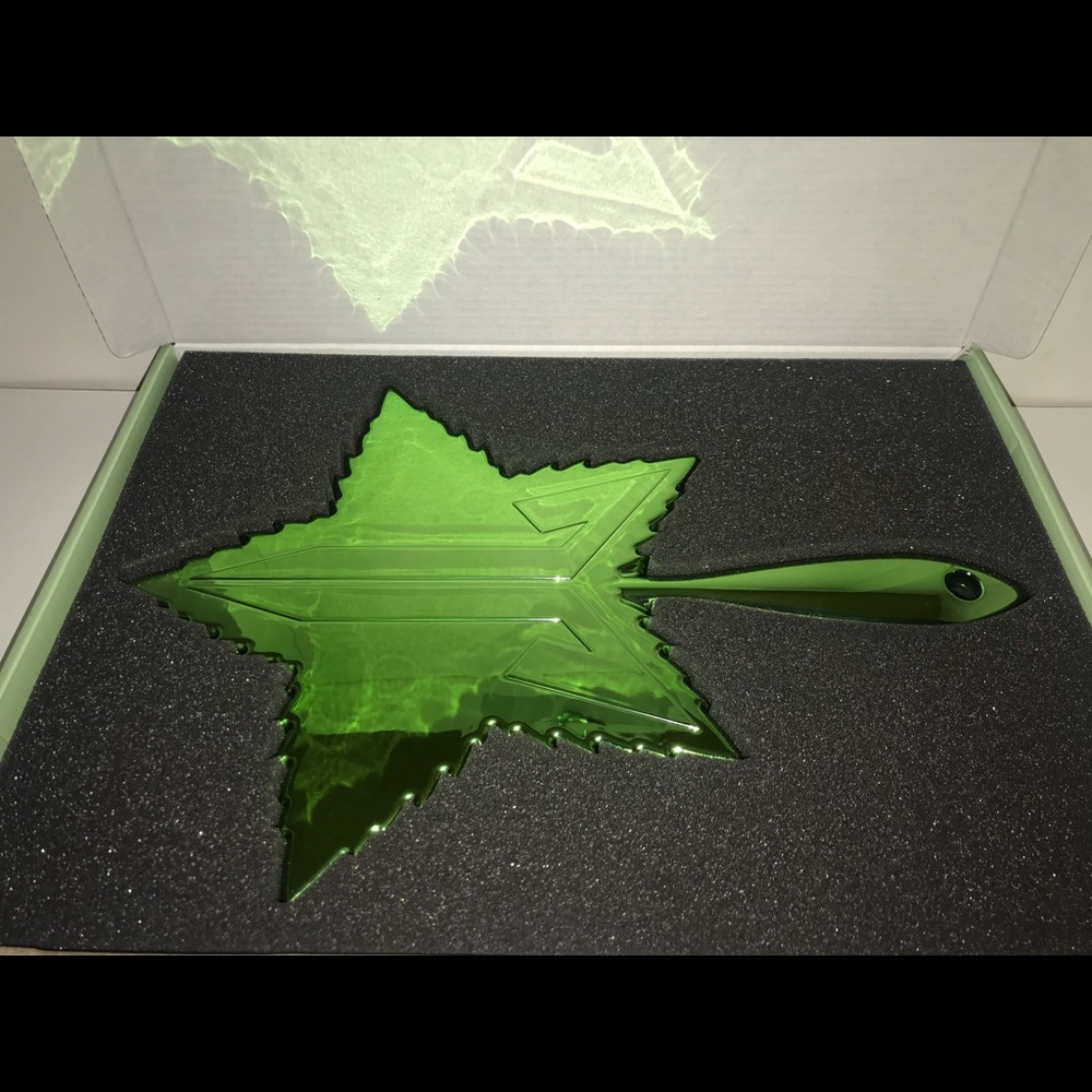 Jeffree star chrome green 420 mirror